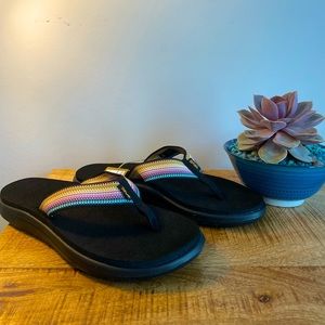 Teva new in box Women’s Voya flip flop in antiguous black, multi-color straps.